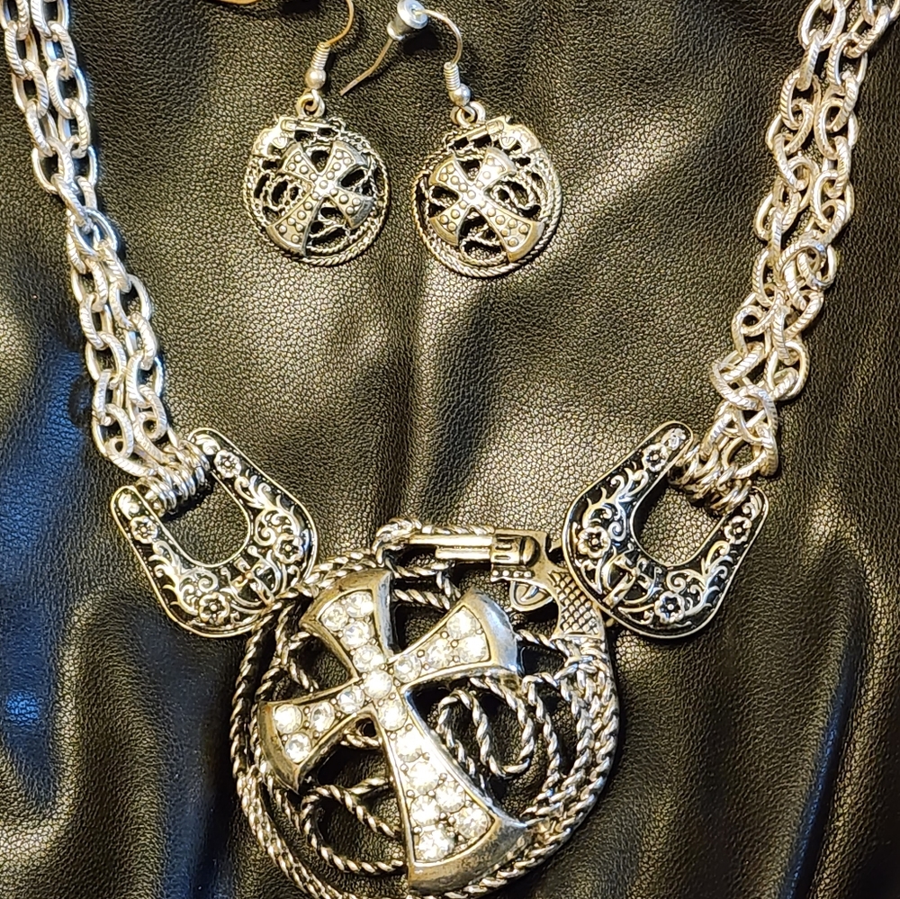 NEW SILVER WESTERN CROSS NECKLACE AND EARRING SET